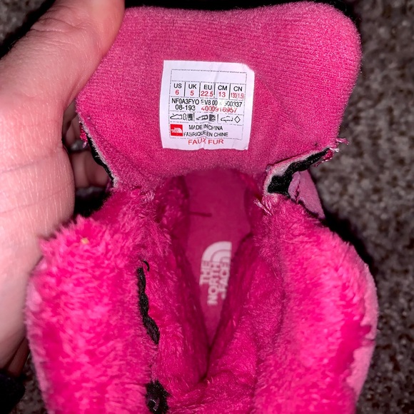 Toddler North Face snow boots - Picture 3 of 3
